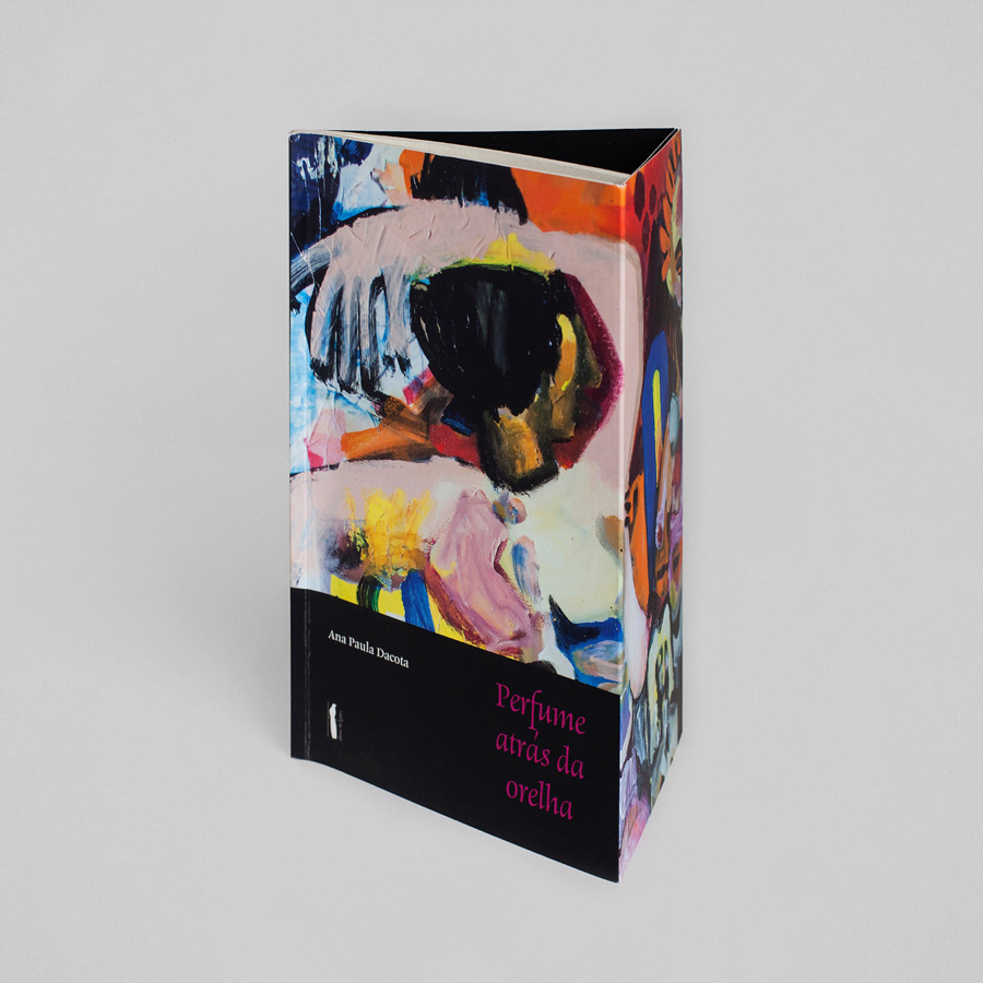 Perfume atrás da orelha